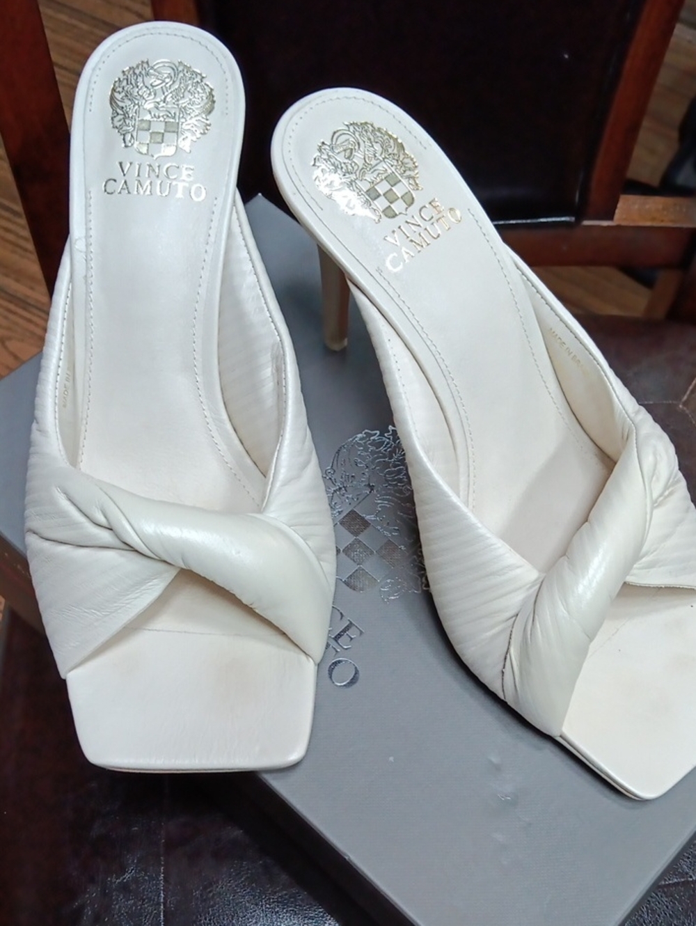VINCE CAMUTO LEATHER SHOES